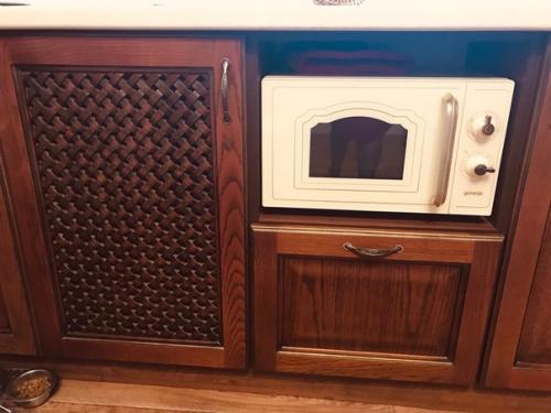 Кухня 9-метровка.  На фото получилось на тона два темнее, чем в реальности. 03