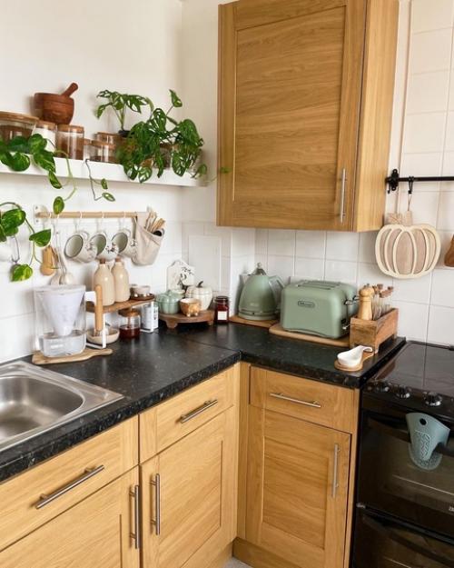 Зеленый цвет в сочетании с деталями теплых оттенков и деревом - одно из самых свежих и красивых сочетаний в современном дизайне интерьера. 07