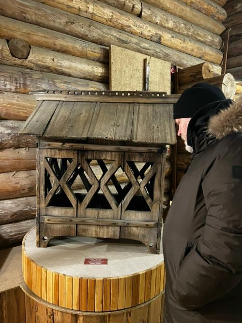 В малых корелах с большой компанией. 07