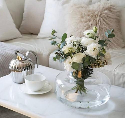 Хром и серебро - один из самых красивых и популярных трендов 2024 года в мире дизайна интерьеров и моды. 01