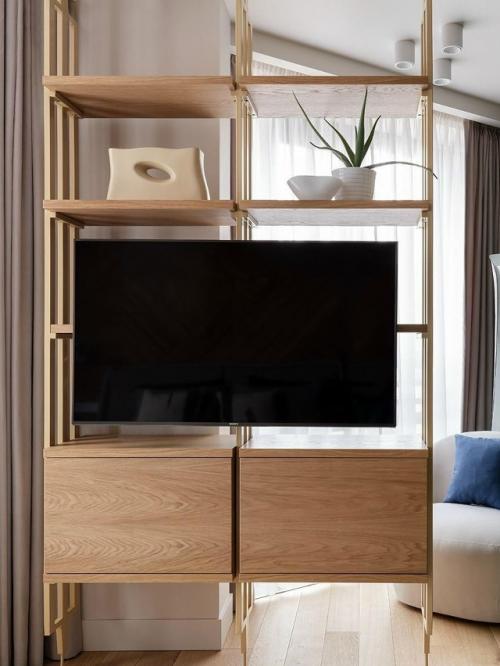 Когда геометрия пространства нестандартная, на помощь приходят встроенные системы хранения - они прячут ниши и подстраиваются под форму квартиры. 01