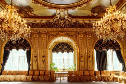 Особняк Половцева на большой морской, 52 называют еще домом архитектора.