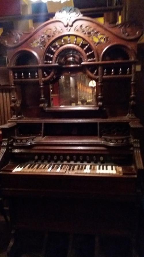 Когда я посетила впервые этот ресторан, он произвел не очень приятное впечатление. 04