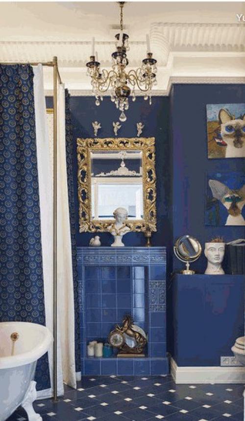 Интересный интерьер - квартира с черными стенами.