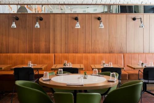 Элегантная ретроэстетика бистро в центре Москвы. 04