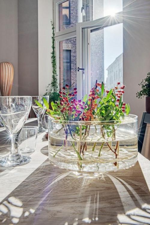 Двухкомнатная Угловая квартира в Гётеборге с тремя большими окнами в основном открытом помещении гостиной - кухни. 03