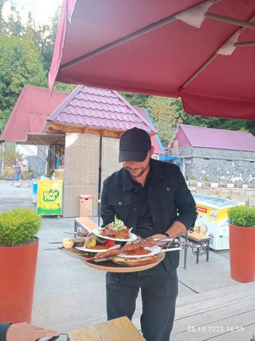 Озеро Рица!  Оно расположено на высоте 950 м в рицинском реликтовом национальном парке. 04