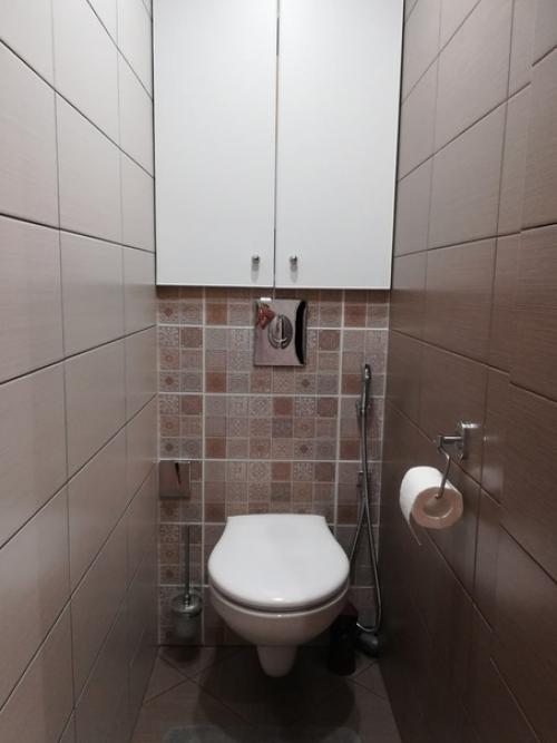 Вот такое до и после нашего маленького туалета. 05