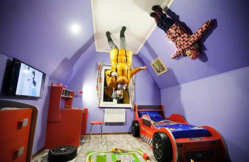 Дом - перевёртыш на Вднх. 03