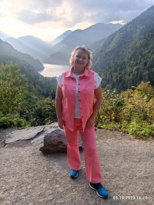 Озеро Рица!  Оно расположено на высоте 950 м в рицинском реликтовом национальном парке. 01