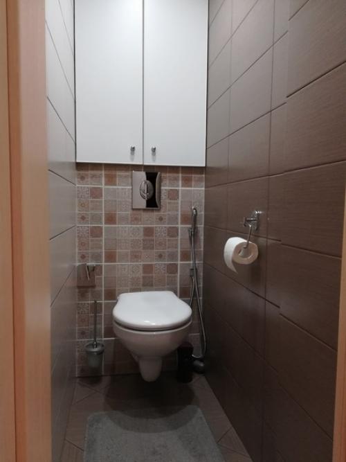 Вот такое до и после нашего маленького туалета. 04