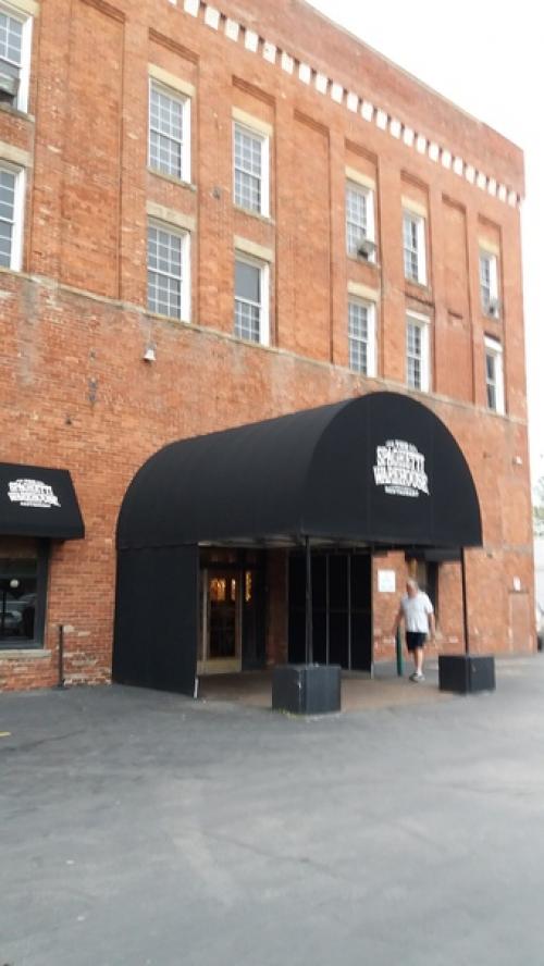 Когда я посетила впервые этот ресторан, он произвел не очень приятное впечатление. 01