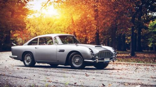 Сегодня в рубрике заруба британской классики - Aston Martin DB5 vs Jaguar E - Type? 01