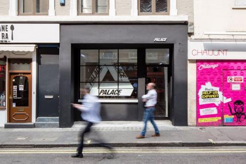 Почему Palace Skateboards - больше чем очередной хайповый бренд.

