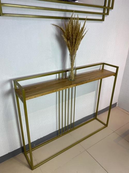 Консоль - это мебельный предмет, который обычно располагается в гостиной или передней части дома. 01