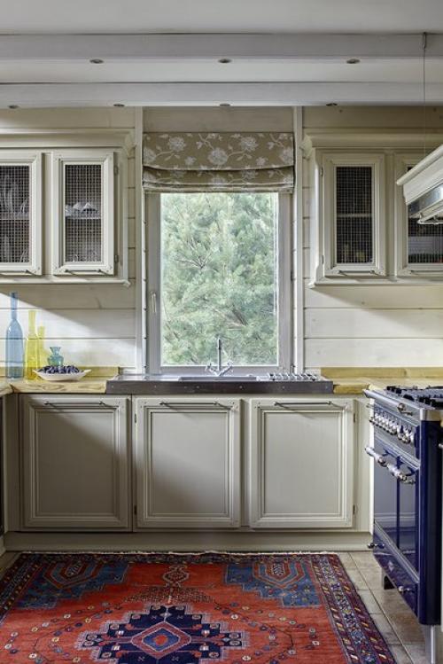 Постановщику ледовых шоу и чемпиону мира по фигурному катанию Илье авербуху холодных оттенков достаточно на работе. 02