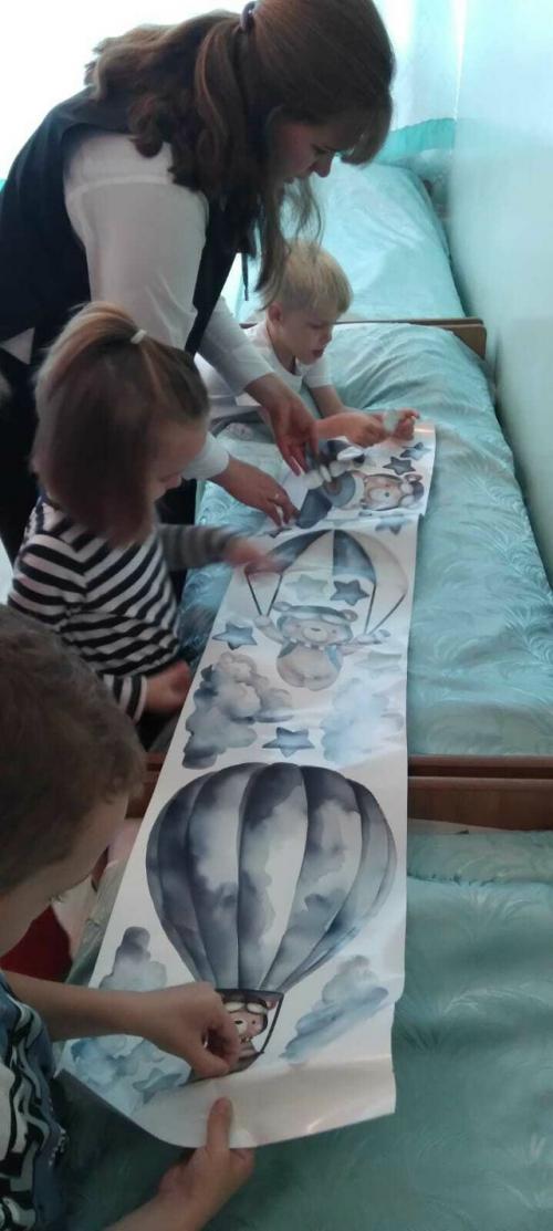 Оформление стен спальни в подготовительной к школе группе 3. 03