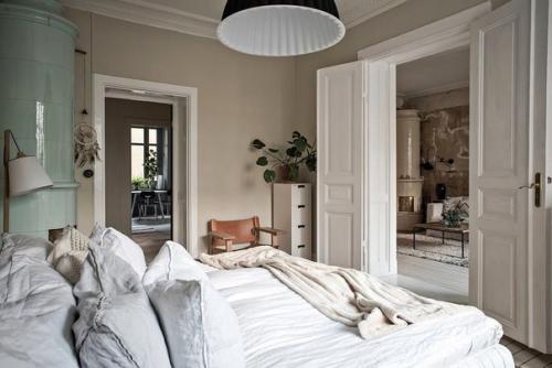 Скандинавская квартира с грубыми бетонными стенами. 05