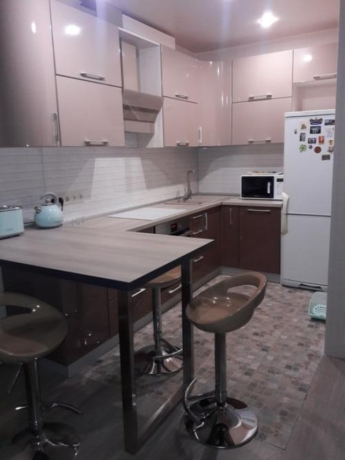 Полезные советы. Объединение кухни и гостиной - это решение, позволяющее максимально эффективно использовать каждый квадратный метр двух комнат. 06