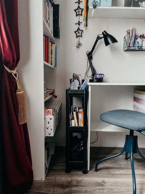 Зона работы и творчества маленькой школьницы. 06