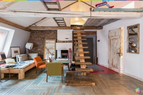 Живописная мансарда в дореволюционном доме в центре Петербурга ч. 1. 01