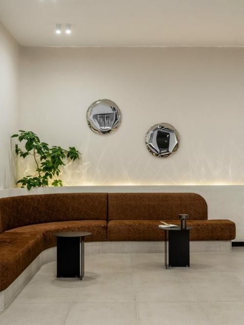 Металлический блеск в бизнес-центре Кристалл. 04