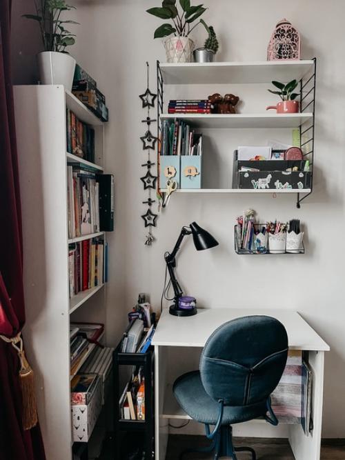 Зона работы и творчества маленькой школьницы. 01