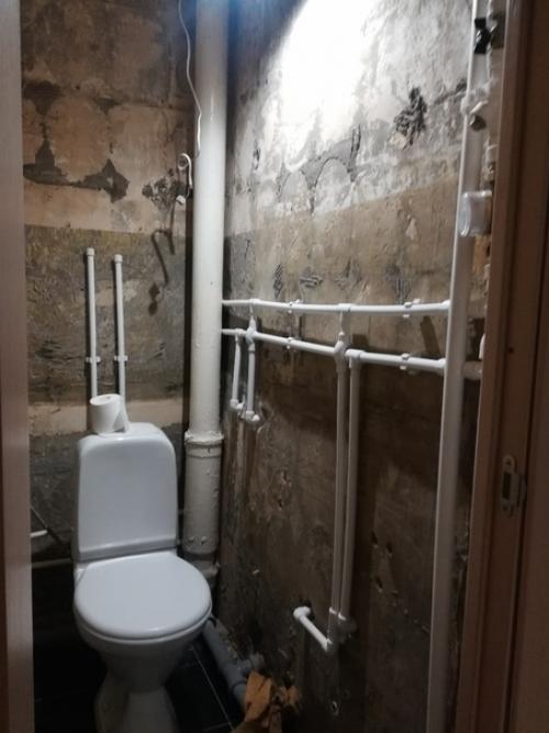 Вот такое до и после нашего маленького туалета. 01