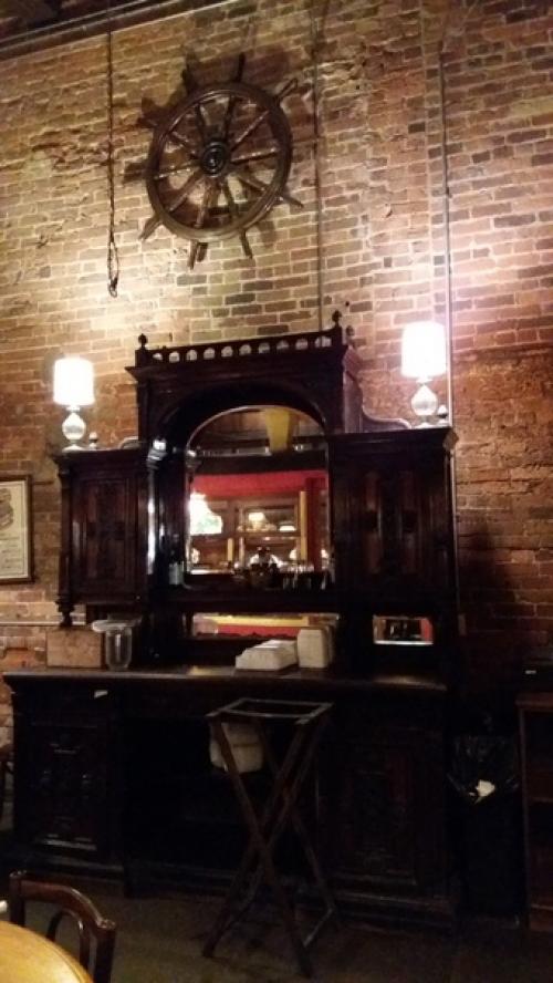 Когда я посетила впервые этот ресторан, он произвел не очень приятное впечатление. 03