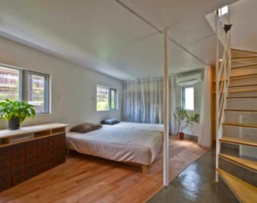 Многие из нас мечтают об пусть даже не большом, но зато своем уютном домике. 05