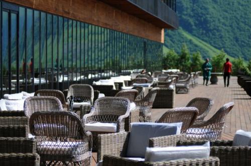 Часть 2. отель Kazbegi с видом на горы в Грузии. 01