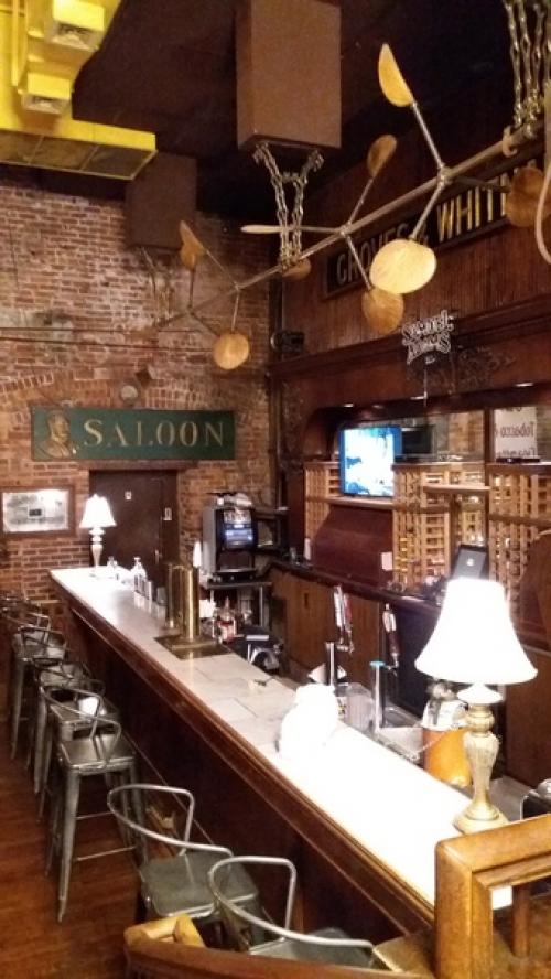 Когда я посетила впервые этот ресторан, он произвел не очень приятное впечатление. 06