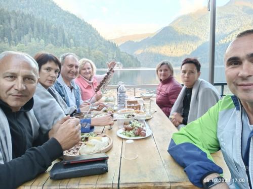 Озеро Рица!  Оно расположено на высоте 950 м в рицинском реликтовом национальном парке. 06