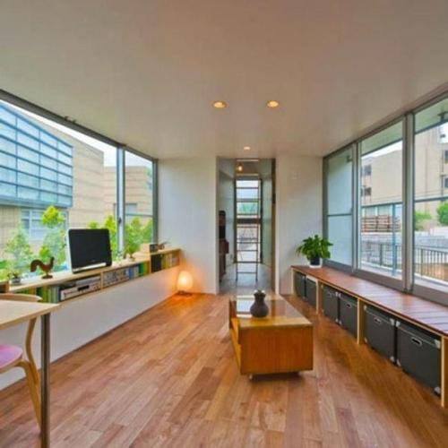 Многие из нас мечтают об пусть даже не большом, но зато своем уютном домике. 04