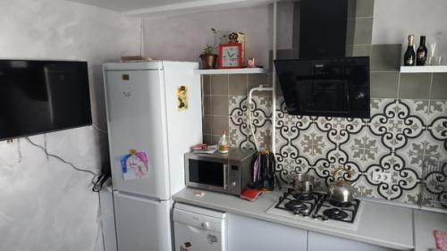 Сделали сами ремонт в кухне. 05