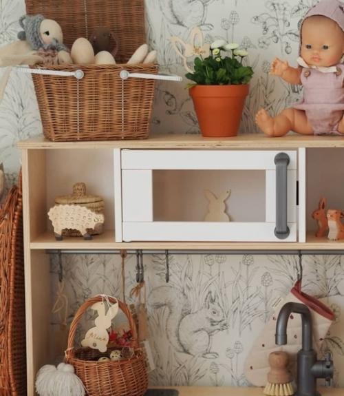 Добро пожаловать в уютный дом Карин, в котором вас ждет красивое сочетание натуральных приглушенных цветов с деревянными элементами декора. 02