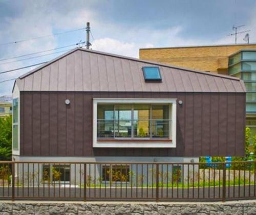 Многие из нас мечтают об пусть даже не большом, но зато своем уютном домике. 02