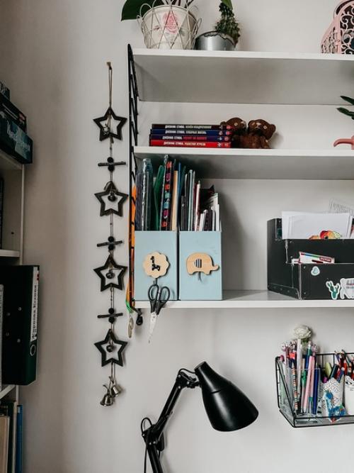 Зона работы и творчества маленькой школьницы. 02