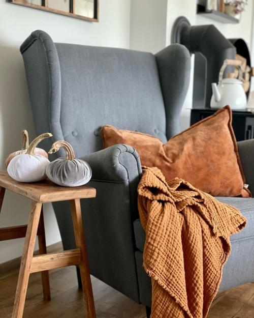 Для создания осеннего интерьера сочетание коричневых и серых оттенков является идеальной парой. 05