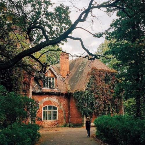 Домик из сказки - дача великого князя бориса Владимировича.
