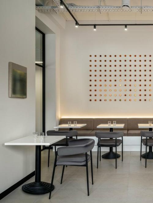 Металлический блеск в бизнес-центре Кристалл. 06