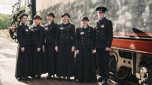 Недалеко от Санкт-петербурга можно прокатиться ещё на одном ретро транспорте - рускеальском экспрессе. 07