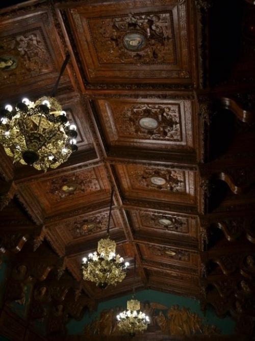 Театр музыкальной комедии расположен в самом центре города на итальянской улице. 08