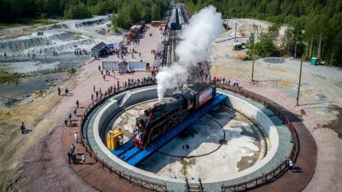 Недалеко от Санкт-петербурга можно прокатиться ещё на одном ретро транспорте - рускеальском экспрессе. 06