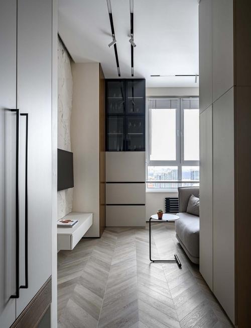 Прихожая площадью всего 4 кв. 02