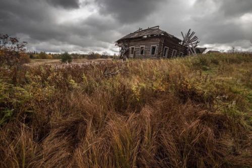 Прямаяречь.  Даниил Зинченко - о прогулке по заброшенной деревне выставка: 09