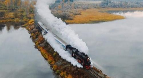 Недалеко от Санкт-петербурга можно прокатиться ещё на одном ретро транспорте - рускеальском экспрессе. 02