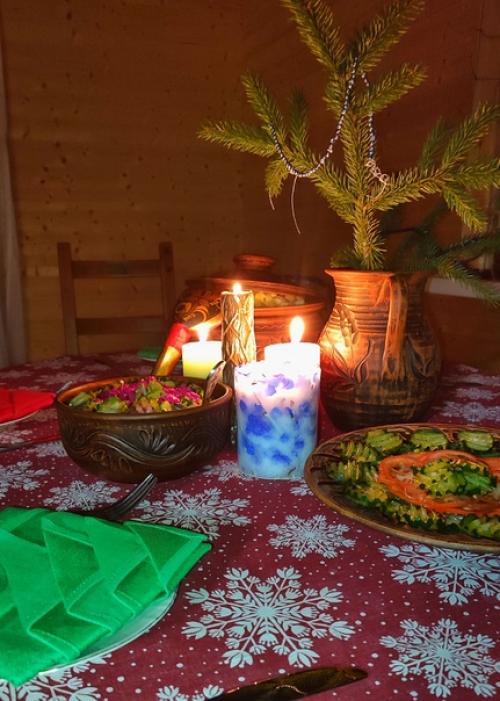 На что стоит обратить внимание при сервировке стола и украшении дома на новый 2024 год. 02