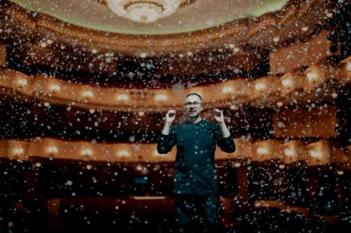 16 ноября - счёт в пользу главного художника театра имени Евгения Вахтангова, заслуженного художника России Максима обрезкова - 5: 0! 04