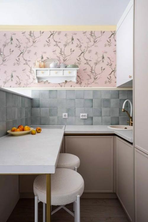 Нежный интерьер маленькой квартиры - студии 18, 7 м 2 (22, 2 м 2 с лоджией) в ЖК аквилон в Москве. 02